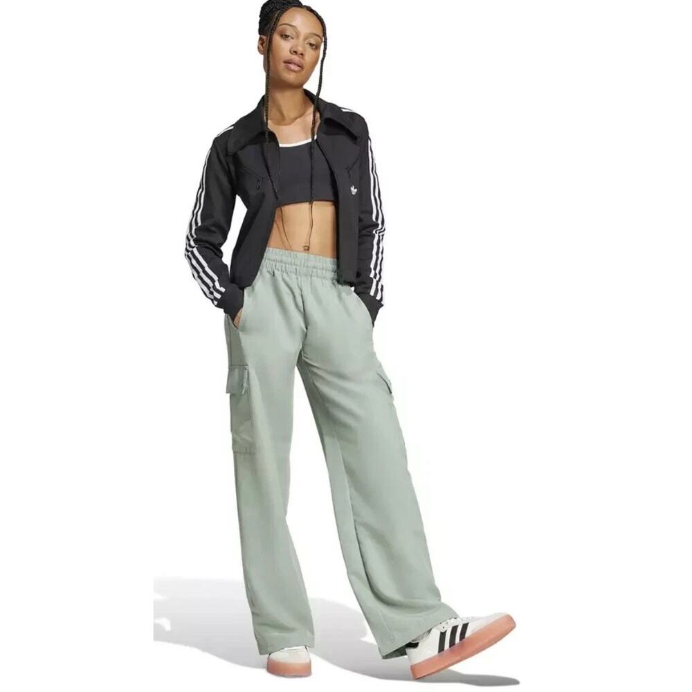 Adidas Originals Essentials loose fit Woven Cargo Pants Women’s Med  Green NEW